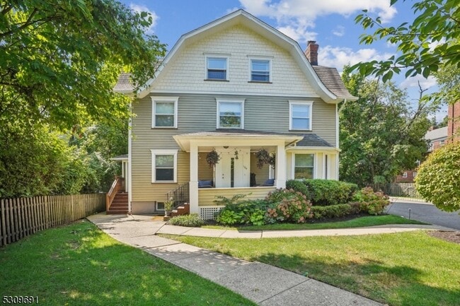 Building Photo - 184 Bellevue Ave Unit E