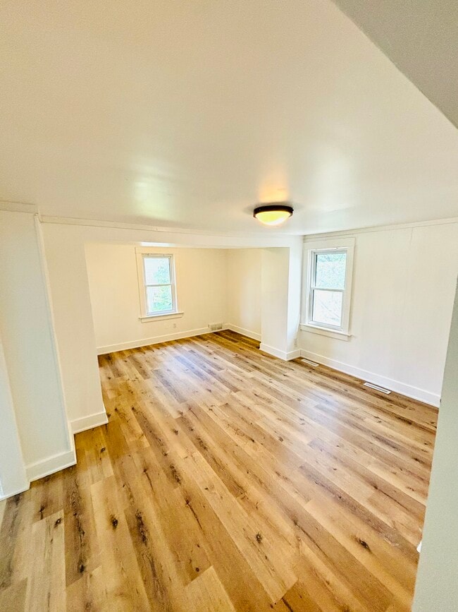 Photo - 1170 Stoughton Ave