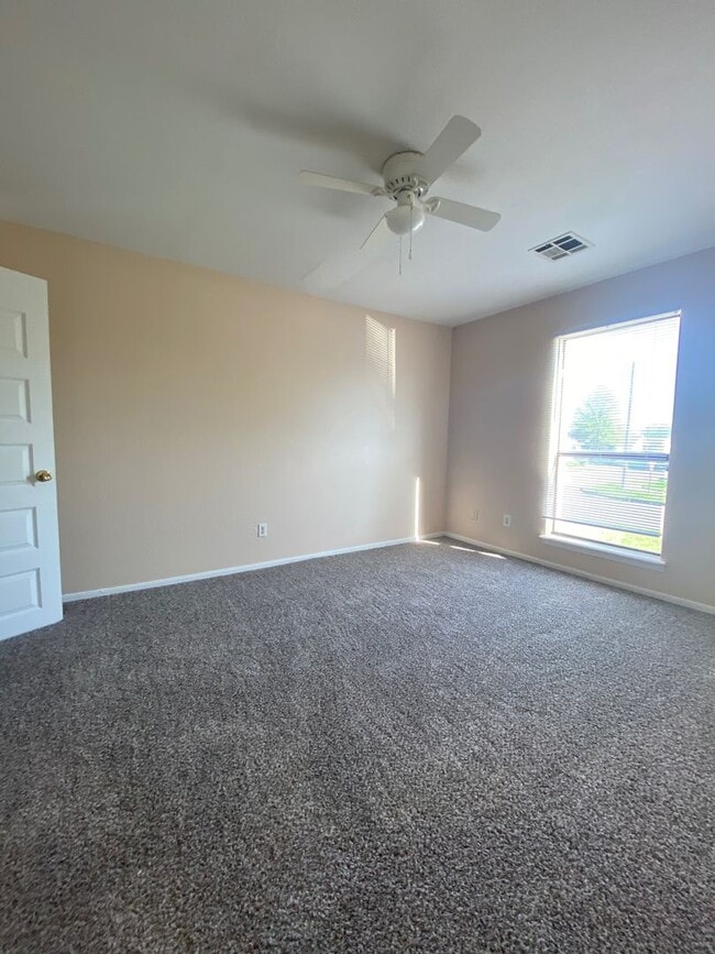 Photo - 1400 W Lansing St