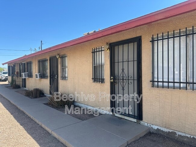 Building Photo - 1102 E Polk St Rental