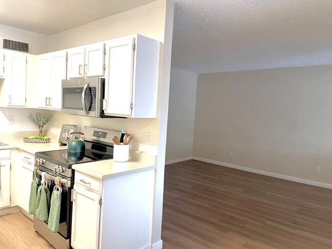 Photo - RIVER GARDEN