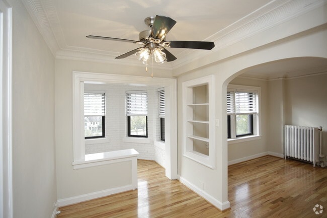 1BR, 1BA - 03_700 SF - Plaza Apartment Center