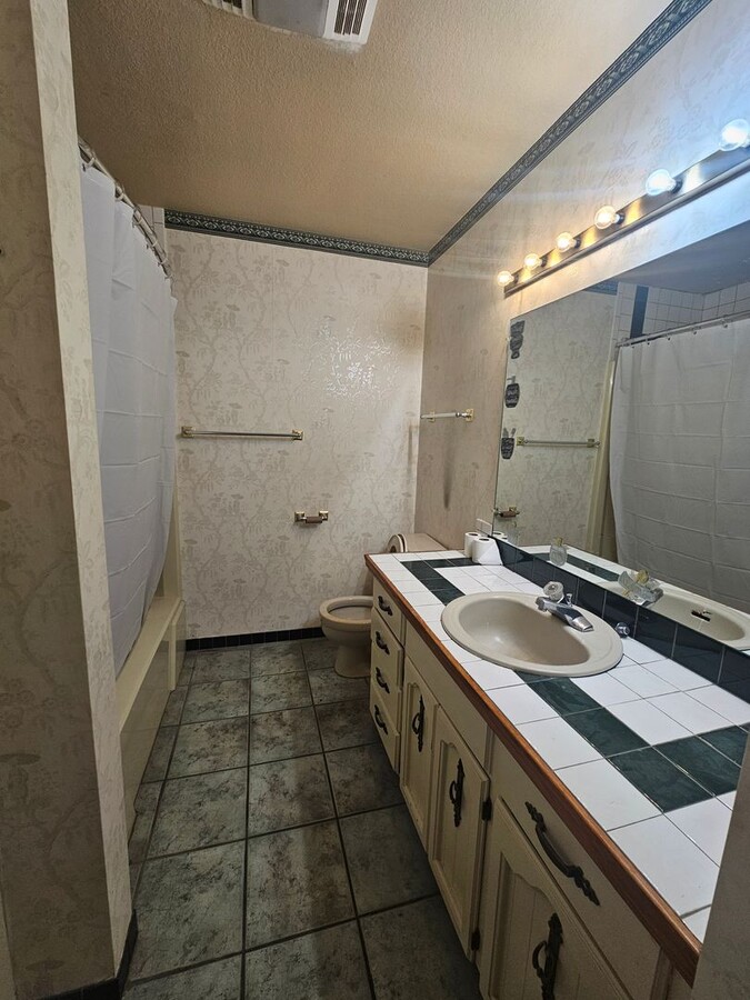 Photo - SF341- 141/155/161/169/171/173 SE 8th- LRC Unit SF341- 161 SE 8th- LRC