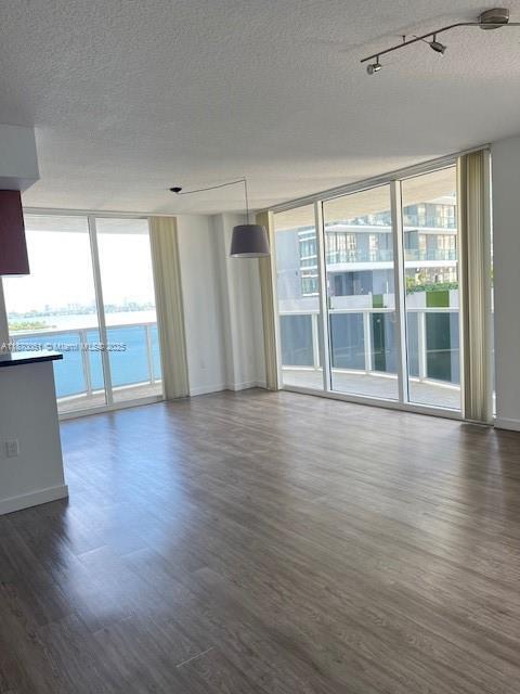 Photo - 601 NE 23rd St Unidad 1003