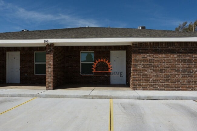 Building Photo - 108 Wicks Ave Unit B