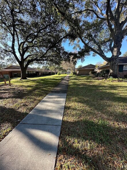 Photo - 16522 Diana Ln