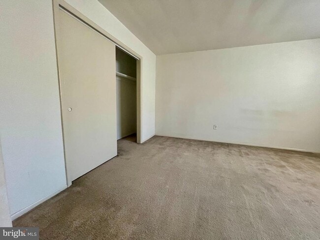 Photo - 1075 Colwell Ln