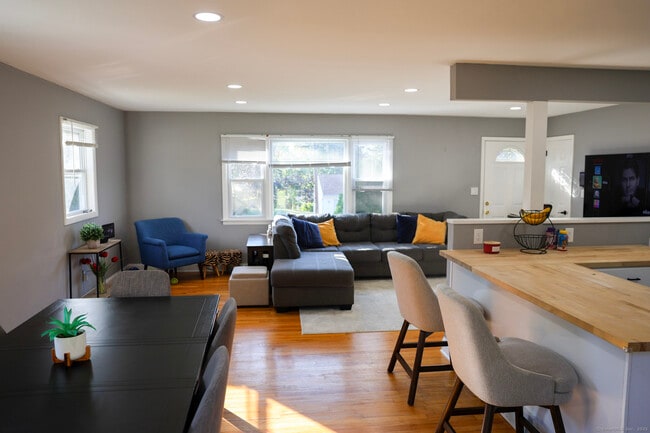 Photo - 270 Glenn Dr