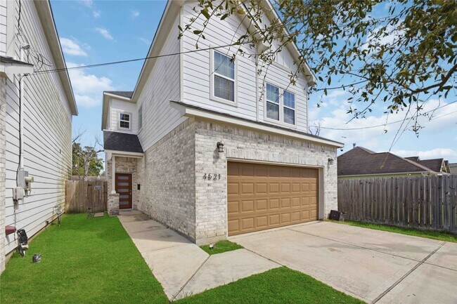 Photo - 4521 Clover St