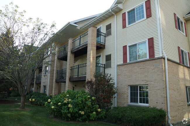 Building Photo - Woodland Commons Madison Rental