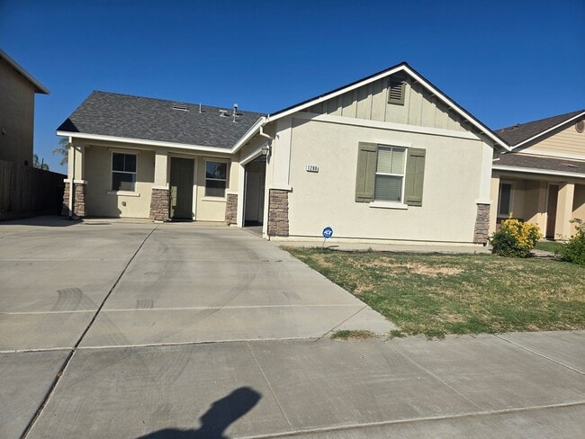 Photo - 3 Br 2 Bath Available 12/1