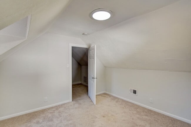 Photo - 11 Roberts Ct W