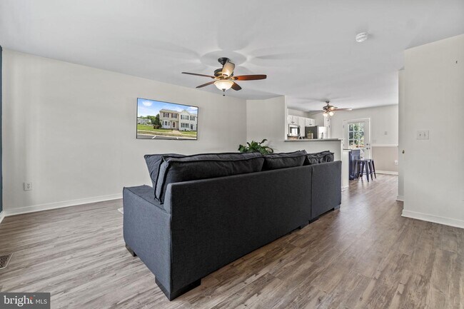 Photo - 310 Crescent Blvd