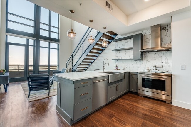 Building Photo - 3611 Congress Ave Unit 2103