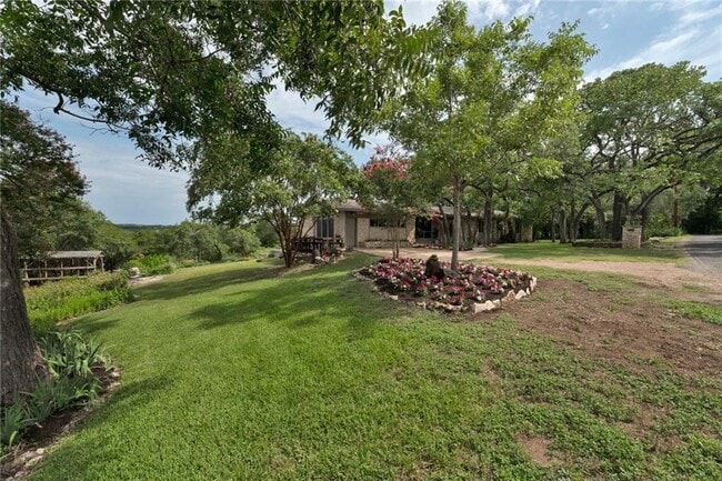 Photo - 610 Lancelot Way