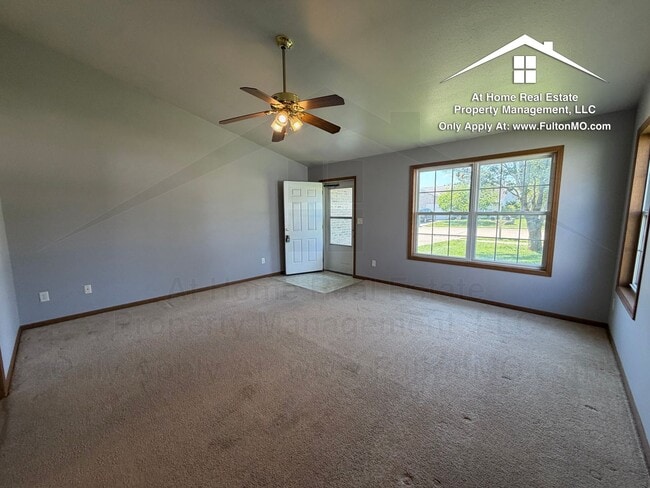 Photo - Sabre Circle 427–429 Duplex Unit 429 Sabre Circle