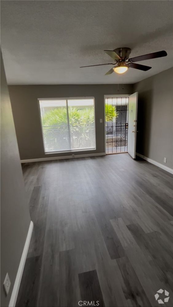 Building Photo - 1032 Normandie Ave Unit 11-11 Rental
