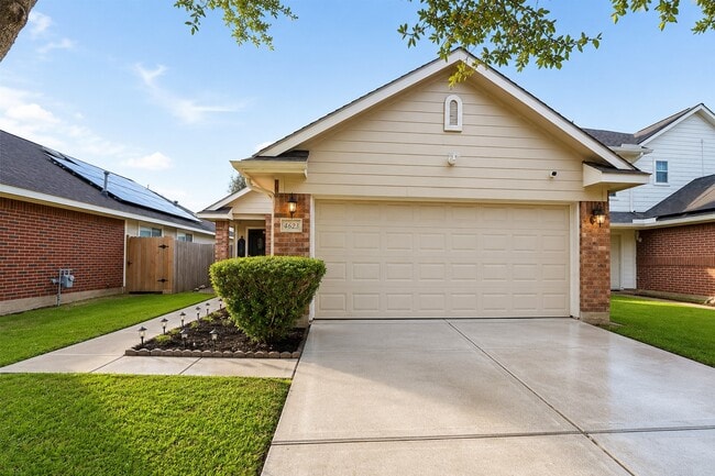 Building Photo - 4823 Canyon Blanco Dr