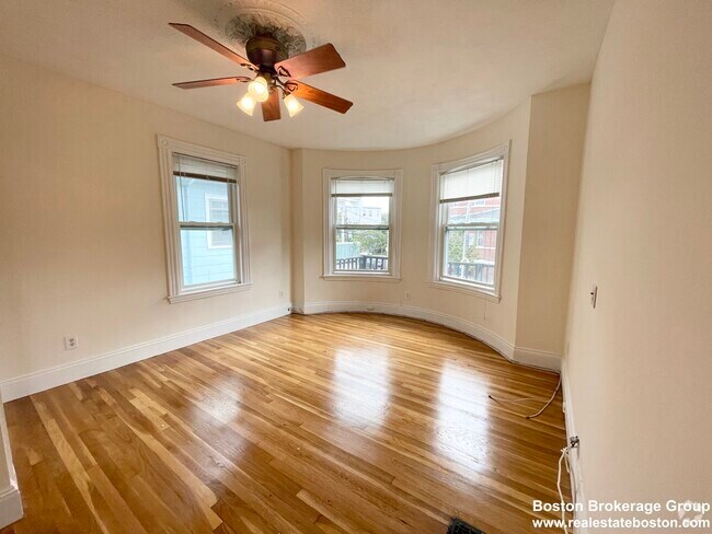 Building Photo - 72 Roseclair St Unit #2 Rental