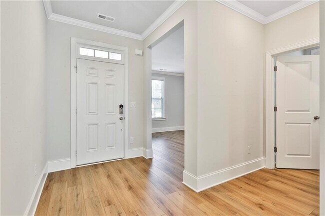 Photo - 335 Caledonia Ct