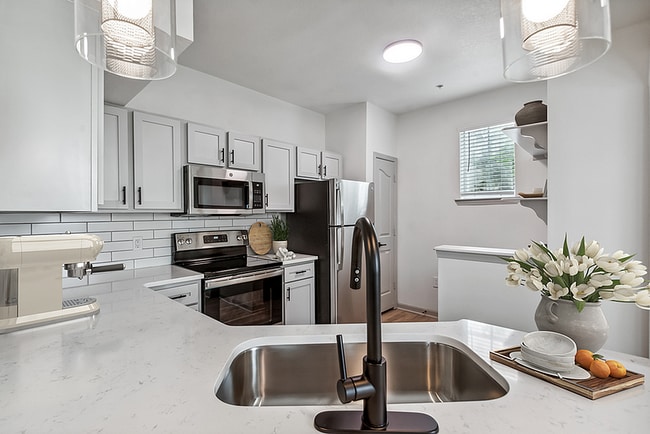 1x1 877 sqft A4U - Kitchen_001