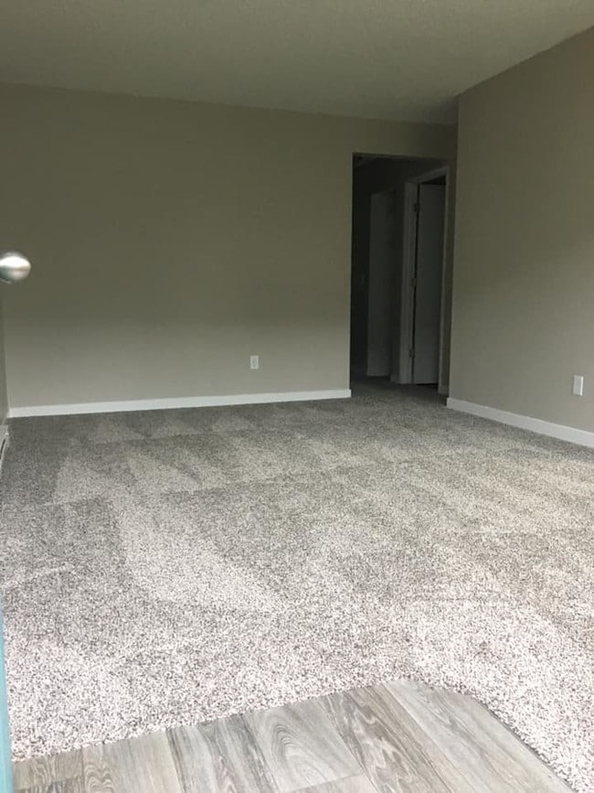 Photo - #315 DOUGLAS SQUARE