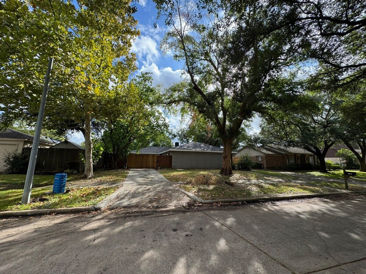 Photo - 1907 Ashford Hollow Ln