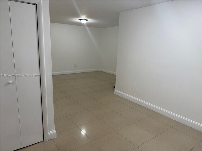 Photo - 1321 W 44th St Unit 1