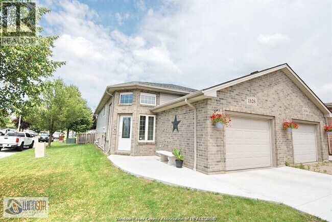 Photo - 1526 Highnoon Dr