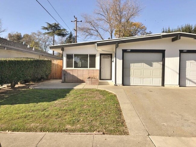 Building Photo - 3 Bedroom 1 Bath w/ 1 Car Garage and Yard - North Vacaville *STAR RENTALS