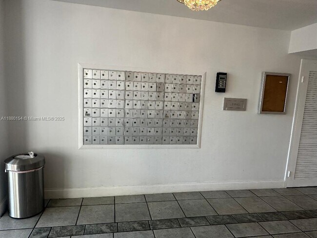 Photo - 2821 NE 163rd St Unidad 2R