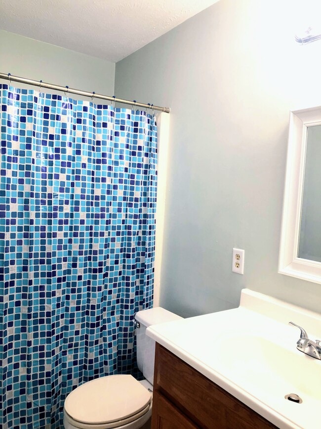 First floor bathroom - 1025 Carolina Rd Unit DD1