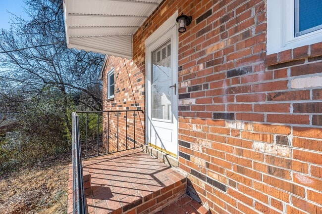 Photo - 5009 Oxford St Unit A