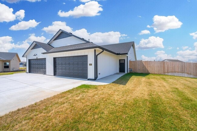 Photo - 3 bedroom 2 bath Townhome  - Flexible Leas...