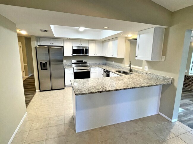 Photo - 979 Rolling Oaks Cv