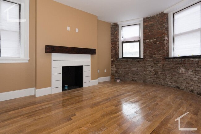 Photo - 9/1 Renovated two-level 5BR/2BA near Longw...