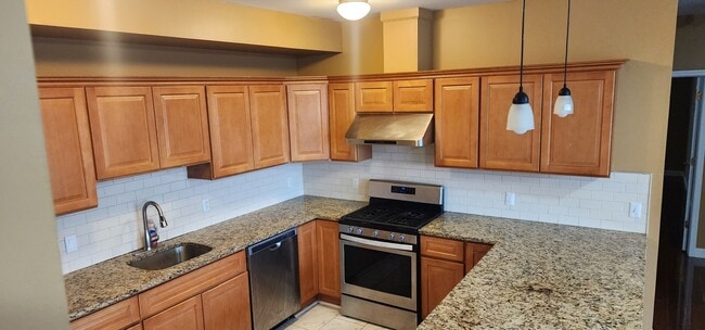 Building Photo - 25 Cottage St Unit 3