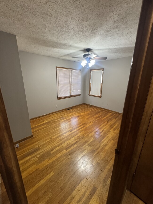 Photo - 611 Maple Ave