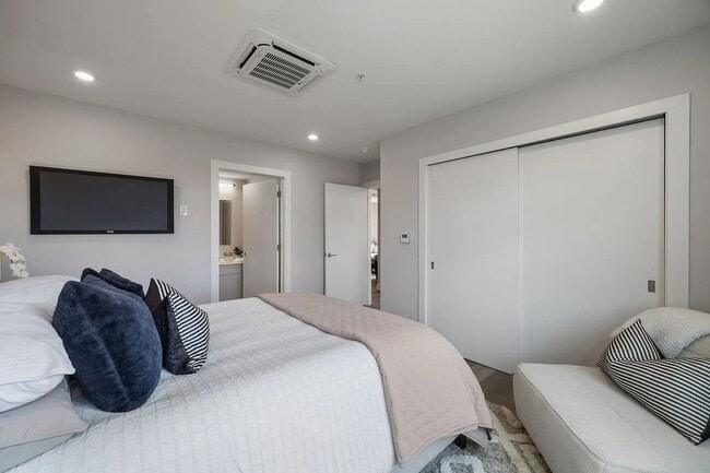 Photo - 3449 Scotts Ln Unidad B