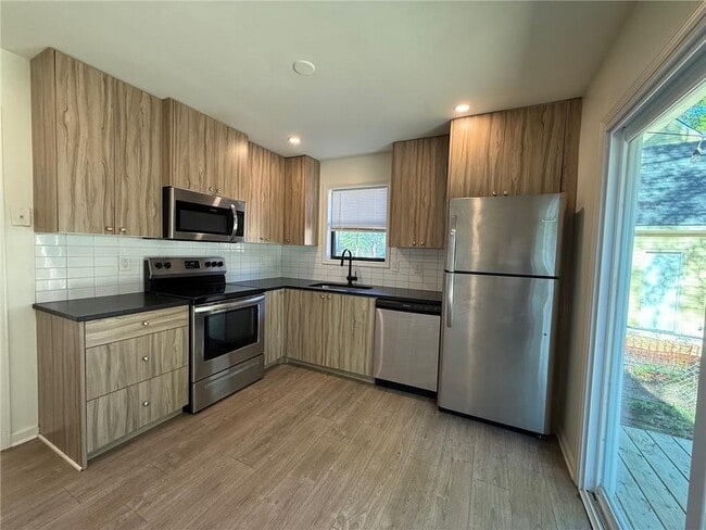 Photo - 1601 Walker St SE