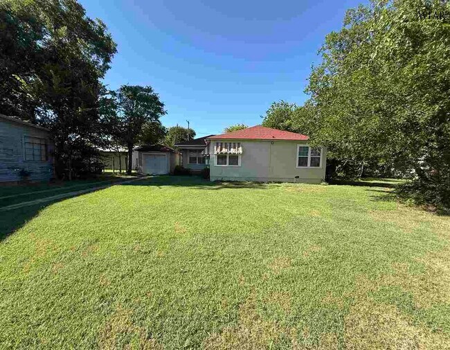 Photo - 1820 Kell W Blvd