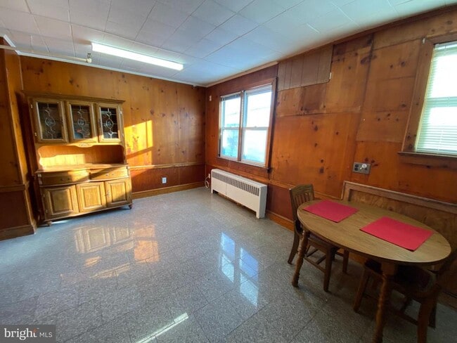 Photo - 13 E St