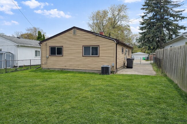 Photo - 20812 Woodward St