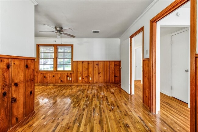 Photo - 640 Parsons Dr