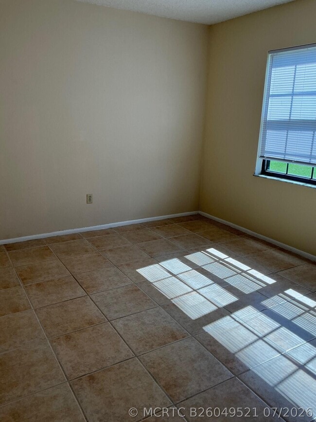 Photo - 1537 SE Arenson Ln