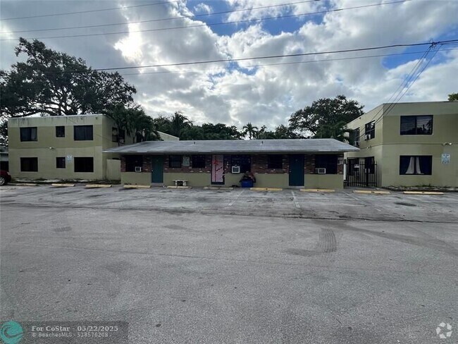Building Photo - 1113 SW 15th Terrace Unit 3 Rental