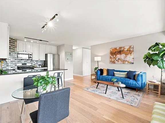 135 Montgomery St Unit 7B