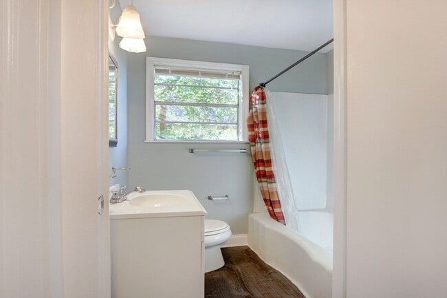 Building Photo - Single Family 2.5 bd, 1 ba close to Forsyth Park, Historic District