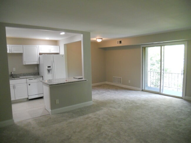 Dining area - 7 Rockford Rd Unit E-25