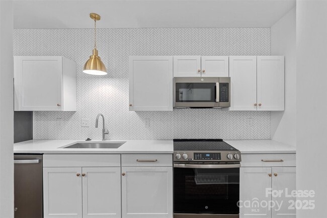 Building Photo - 310 Arlington Ave Unit 221